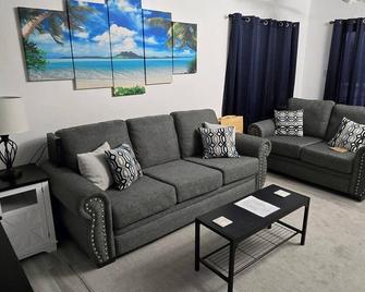 Cozy cottage - New Build, 10 minutes from the beach! - Saint Thomas Island