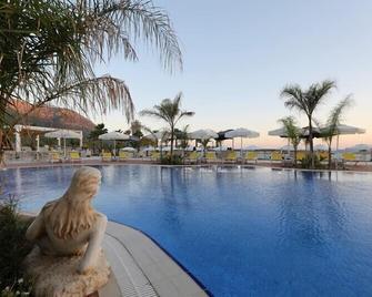 Marpessa Blue Beach Resort & Spa Hotel - Yesilovacik - Pool
