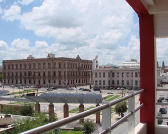 Hotel Inn Plaza del Angel Chihuahua - Chihuahua - Balcón