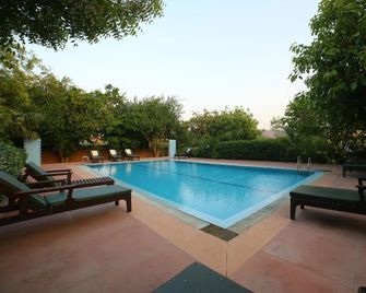 The Sher Garh Resort - Sawāi Mādhopur - Piscina