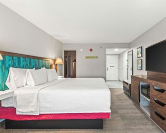 Hampton Inn Columbus-North - Columbus - Phòng ngủ