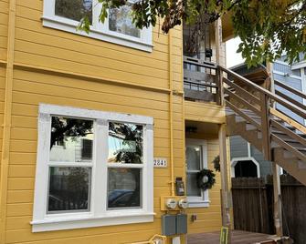 Bumblebee House - Oakland - Gebäude