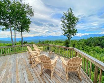 NEW Stunning home with breathtaking views, outdoor cedar sauna, great location - Franconia - Балкон