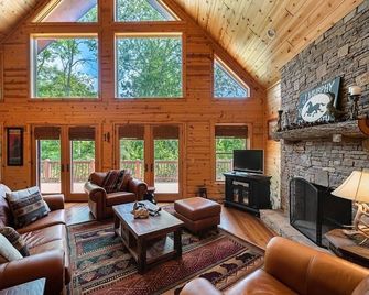 River Gem on the river with a private location - Hiawassee - Living room