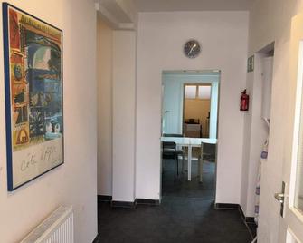 Zimmer Stuttgart Mitte Ab Apartments - Hostel - Στουτγκάρδη - Διάδρομος