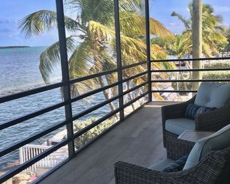Oceanfront Fishing Paradise With Dockage, Pool, & Pet Friendly - Tavernier - Balkon