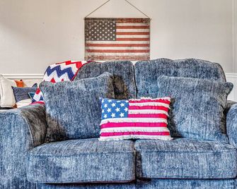 The Usa Home - in Chandler, Ok - Chandler - Living room