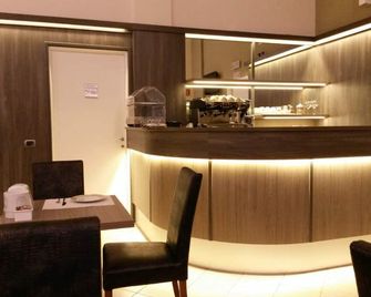 Hotel Brenta Milano - מילאנו - בר