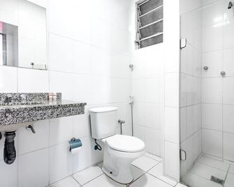 Cannes Palace Hotel - Vitória - Bathroom