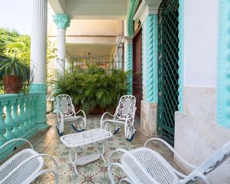 La Casa Flamboyan - La Habana - Balcón