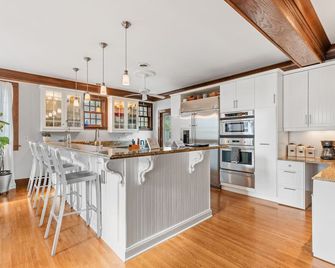 Linden Hills Haven - Minneapolis - Kitchen