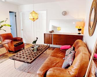 Two Bedroom in a townhouse with a patio in Nolita - New York - Stue