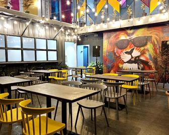 Coliwo Trois - Kharadi - Pune - Restaurante