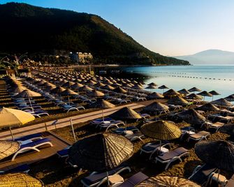 Hotel Aqua - İçmeler - Beach