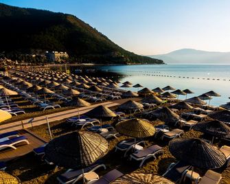 Hotel Aqua - İçmeler - Beach
