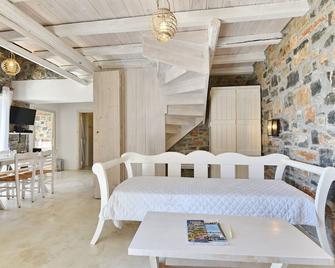 Two Bedroom Villa - shared pool - Kokkinos Pyrgos - Comedor