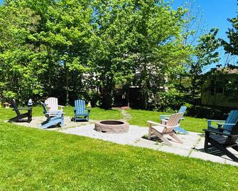 HideOut in The Highlands 15min from Skyline Trail Walking distance from Sunsets - Pleasant Bay - Pátio