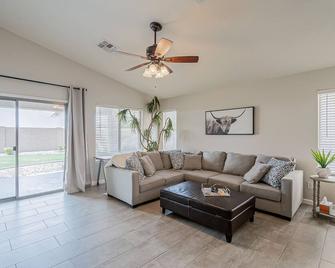 Your home base for Arizona adventure - San Tan Valley - Living room