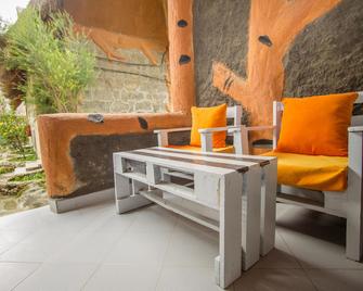 Dovenest Lodge - Naivasha - Patio