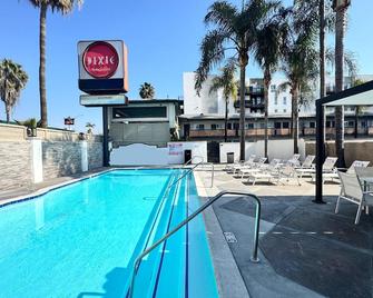 ذا ديكسي هوليوود - لوس أنجلوس - حوض السباحة