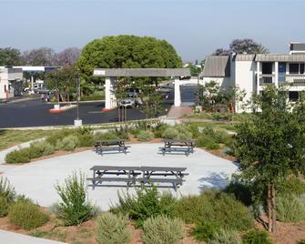 Motel 6 Claremont Ca - Claremont - Building