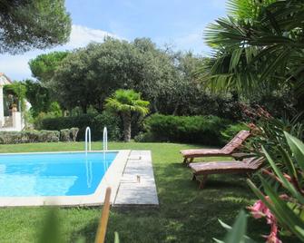 La Tangana - Rognes - Piscina