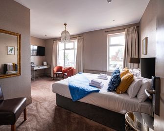 Arthur's Bar & Accommodation - Southport