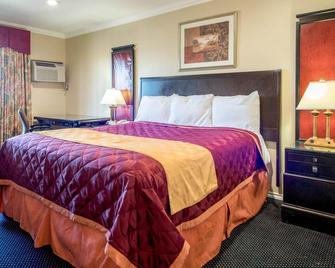 Queencity Inn - Signal Hill