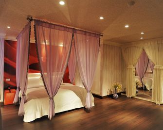 Day Chen Hotel - Yilan City