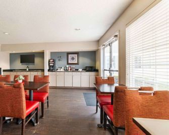 Extended Stay America Suites - Kansas City - Airport - Tiffany Springs - קנזס סיטי - מסעדה