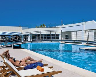 Iolida Beach By Smile Hotels - Agia Marina - Zwembad