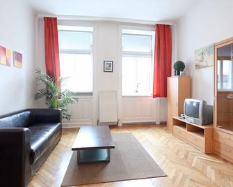 Inexpensive, practical 1-room apartment with a great local scene nearby - 維也納 - 客廳
