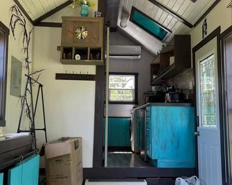 Tiny Home - View of Center Hill Lake - Baxter - Kitchen