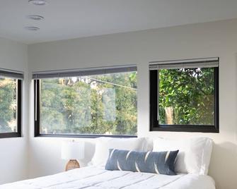 Newly renovated Playa House located steps from the sand! - Marina del Rey - Bedroom