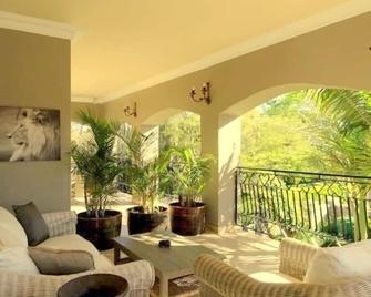 African Palm Cottage and Guesthouse - Durbanville