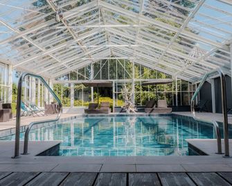 Chateau De Sully - באיואו - בריכה