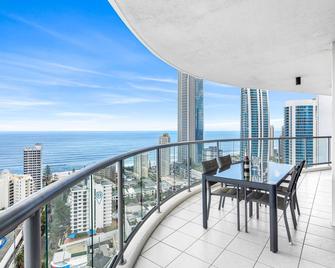 Holiday Holiday Chevron Renaissance - Surfers Paradise - Balcony
