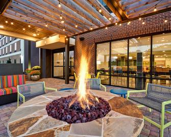 Home2 Suites by Hilton LaGrange - La Grange - Innenhof