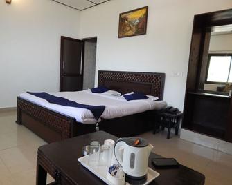 Dewdrop Classic Fall resort - Mussoorie - Bedroom
