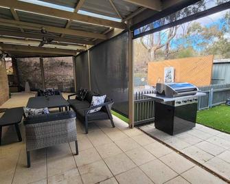 Riesling Trail and Clare Valley Cottages - Clare - Patio