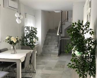 Central Apartment With Terrace Next To The Plaza De Toros - El Puerto de Santa María - Dining room