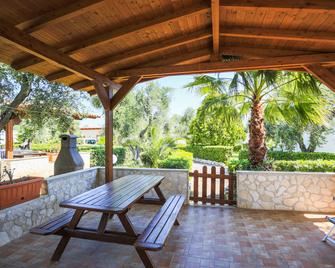 Villaggio Club Degli Ulivi - Vieste - Patio