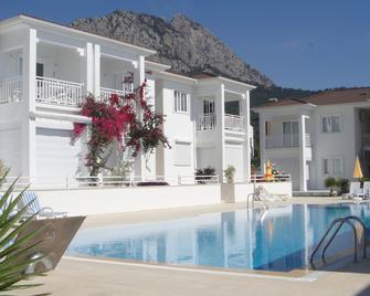 Modern apartment with pool and garden - Göynük - Pool