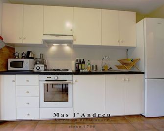 La Vie en Pente Douce - Gîte Abbé Arnulphe - A haven of peace in the mountains - Cortsaví - Kitchen