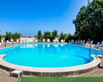 Hotel Villaggio Aurora - San Pietro in Bevagna - Piscina