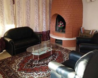 Ground floor apartment on small garden and lake view - Pokhara - Living room