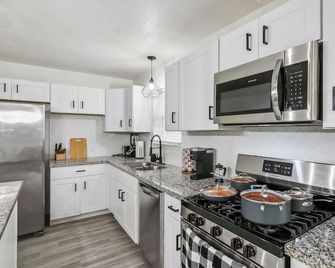 Modern Luxury with Cozy Vibes - Beaumont - Kitchen