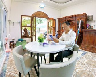 Sarah Guesthouse - Siem Reap - Front desk