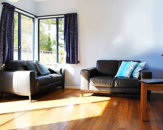 Driftwood Apartments - Esperance - Living room