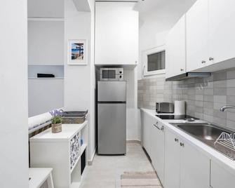 Beautiful studio at Panathenaic Stadium - Athens - Kitchen